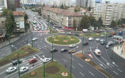 Cum se semnalizeaza in sensul giratoriu