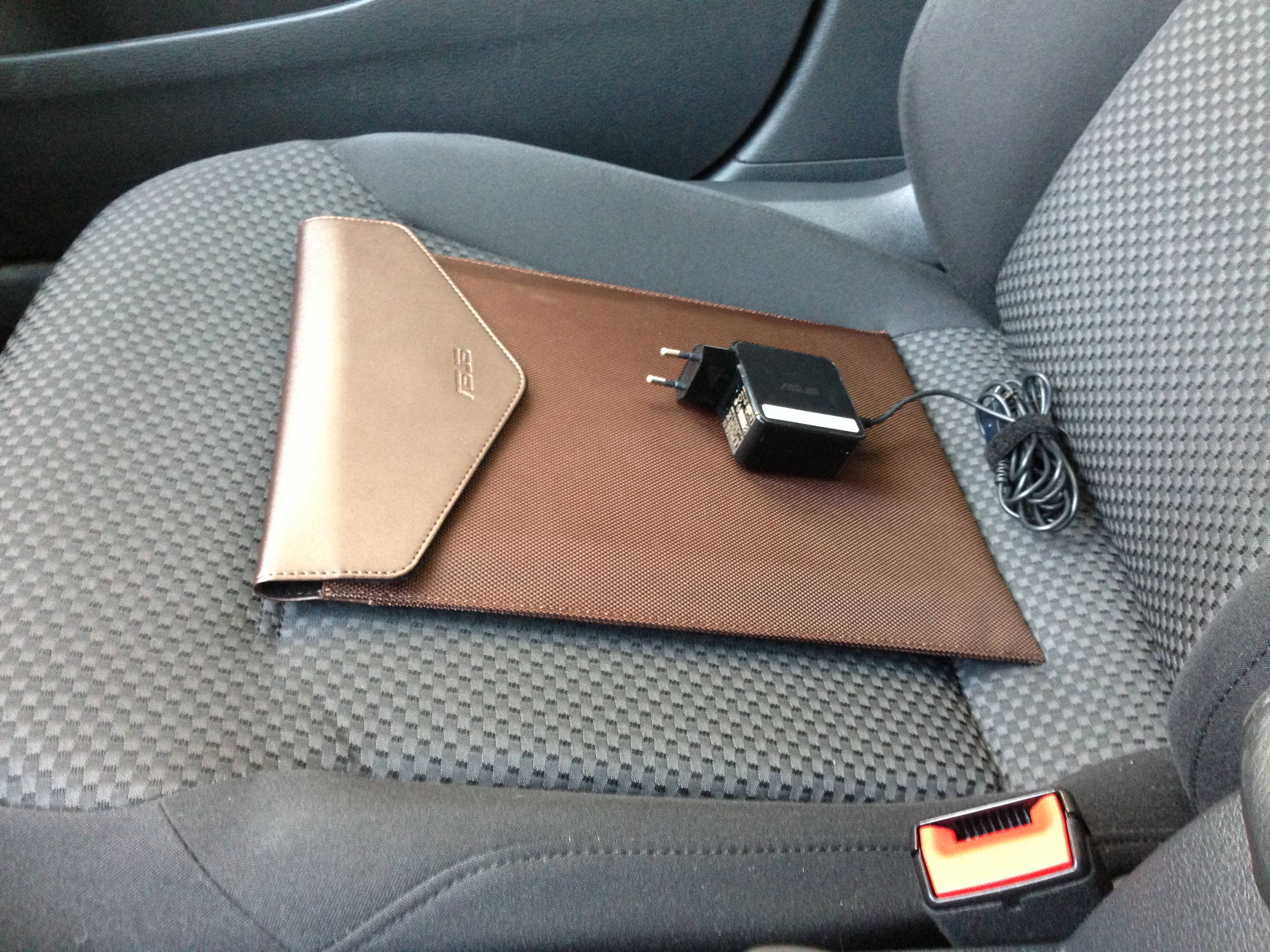 Asus ZenBook Touch in masina
