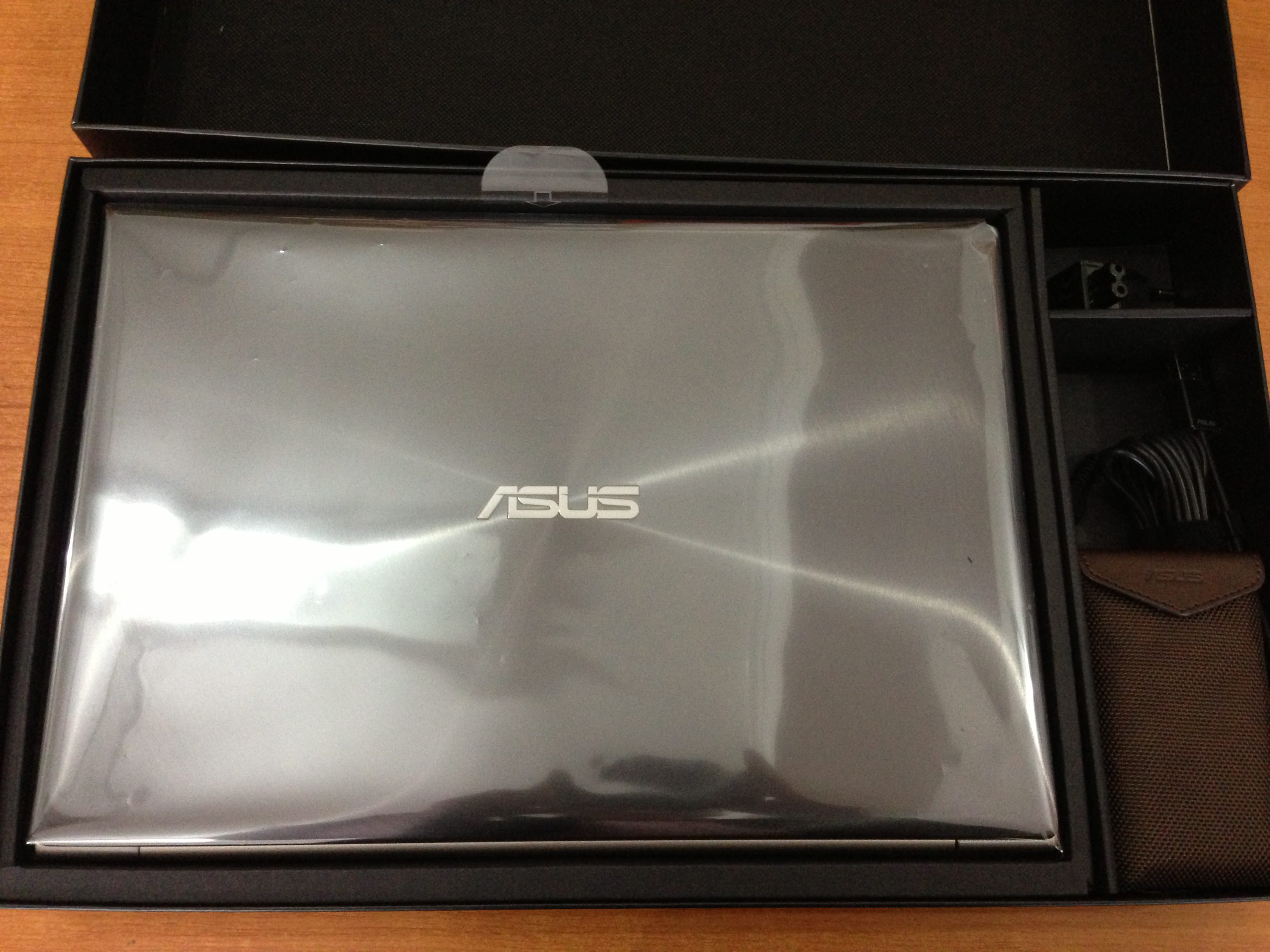 Continut cutie Asus ZenBook Touch