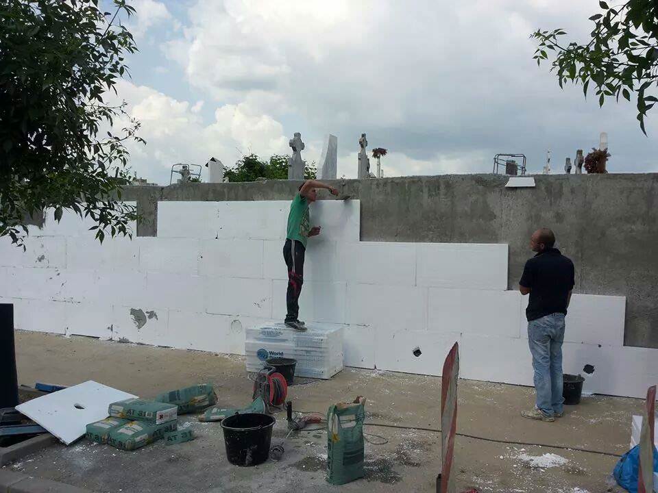 izolatie gard cimitir