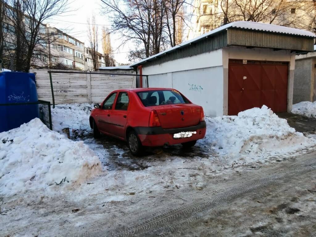 Masina care mi-a furat locul de parcare deszapezit
