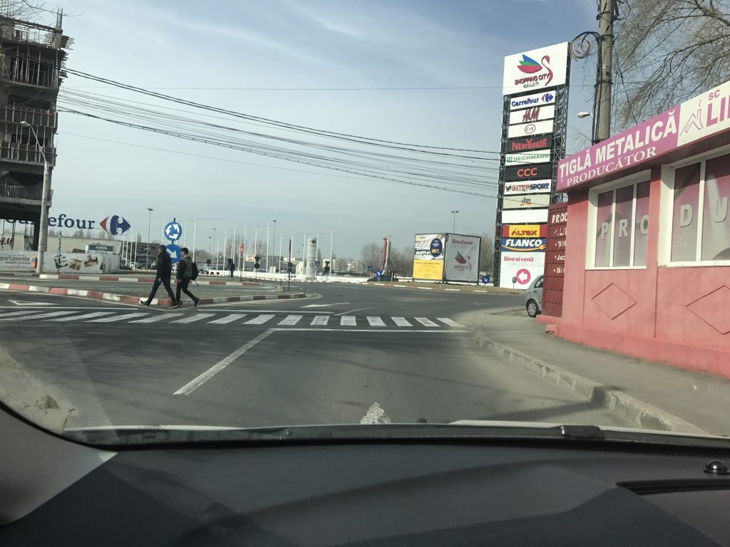 Sens giratoriu mall Galati intrare