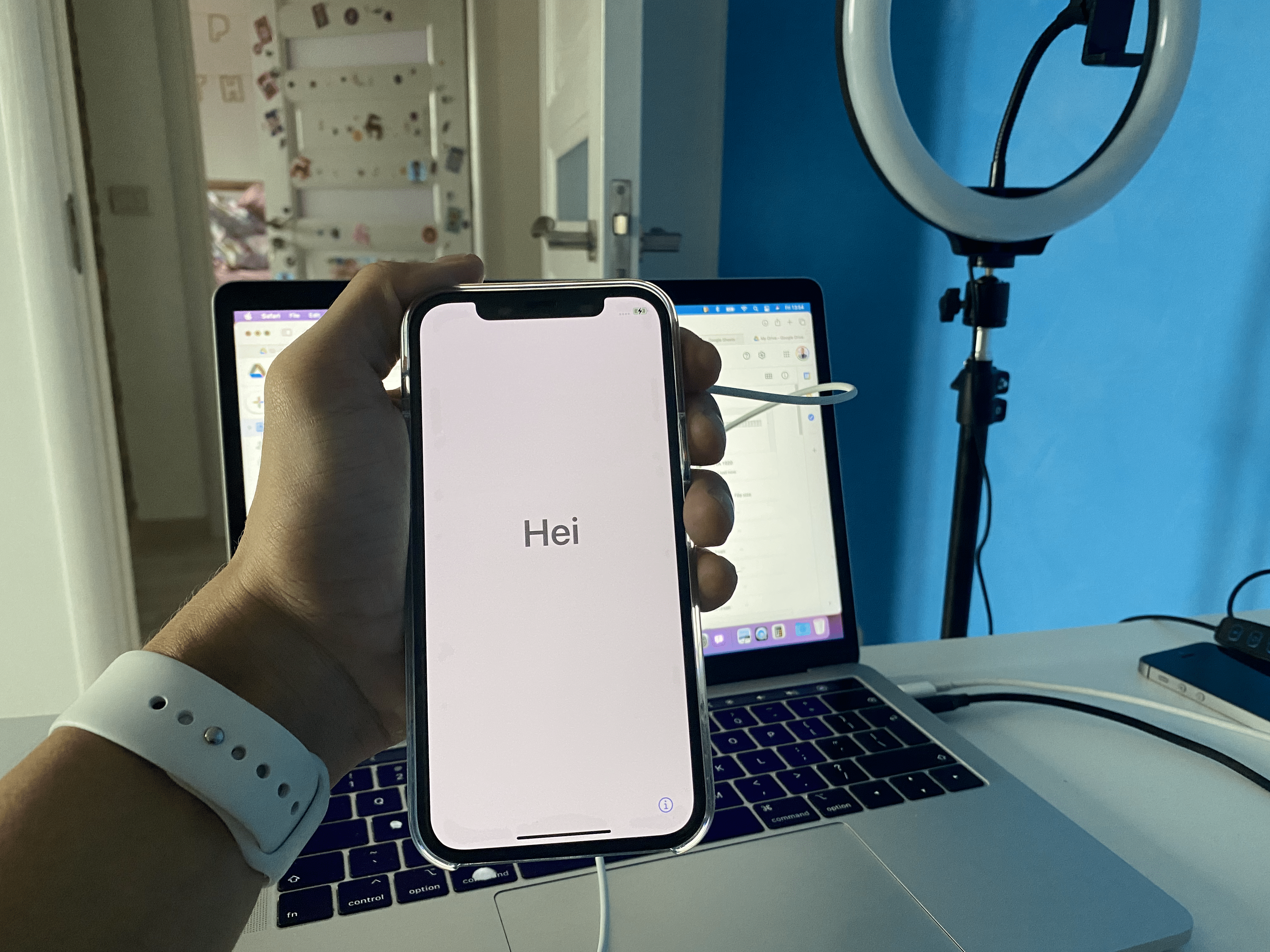 Primele-impresii-despre-iPhone-12-Pro-Albastru-Carcasa-originala-si-MagSafe-Charger