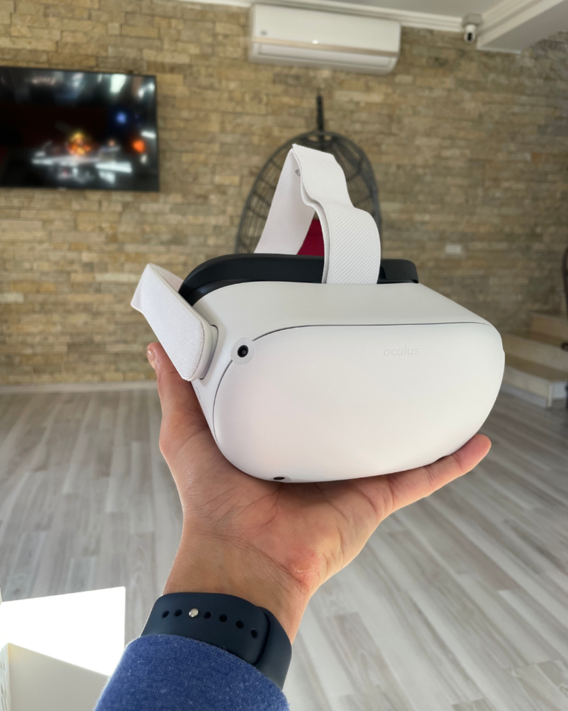 Oculus Quest 2 din fata