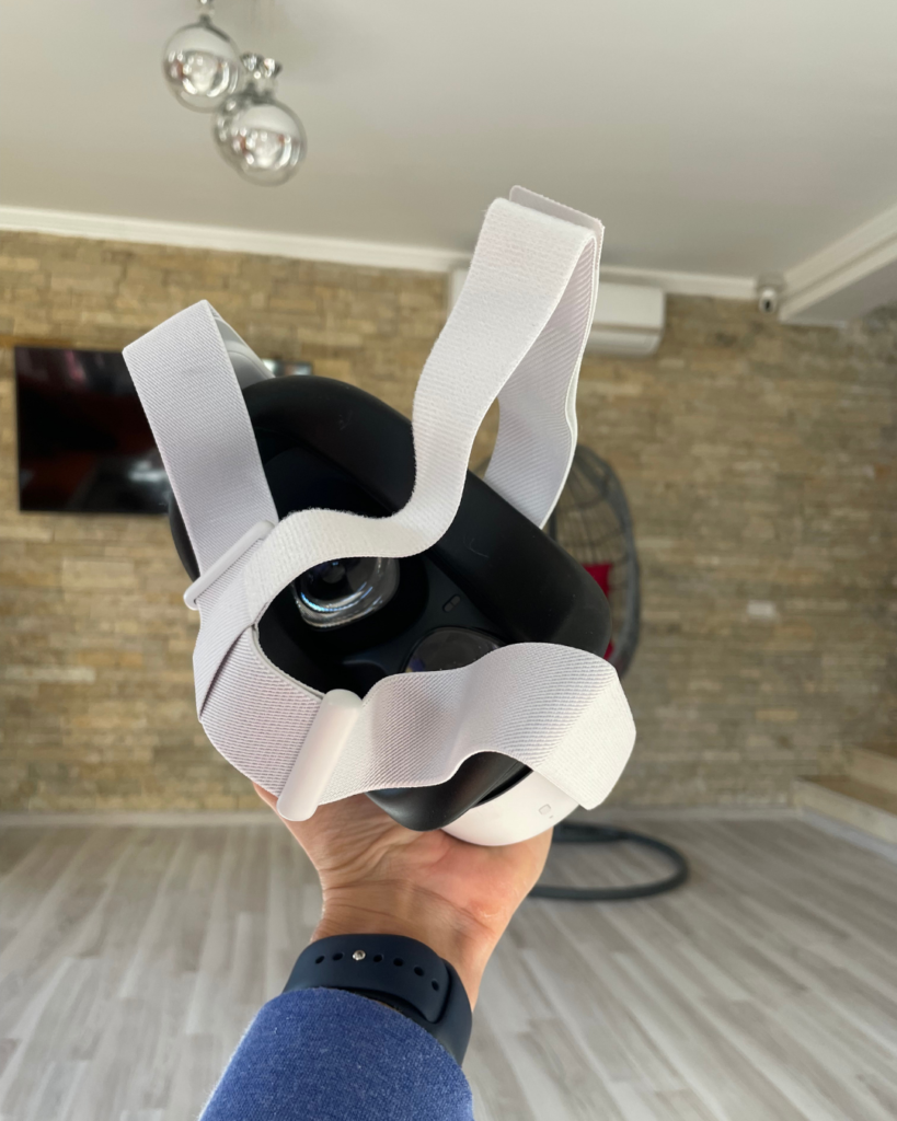 Oculus Quest 2 din spate