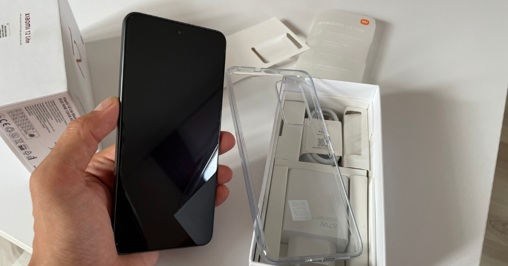 Ce e in cutie Xiaomi 12 Lite 5G